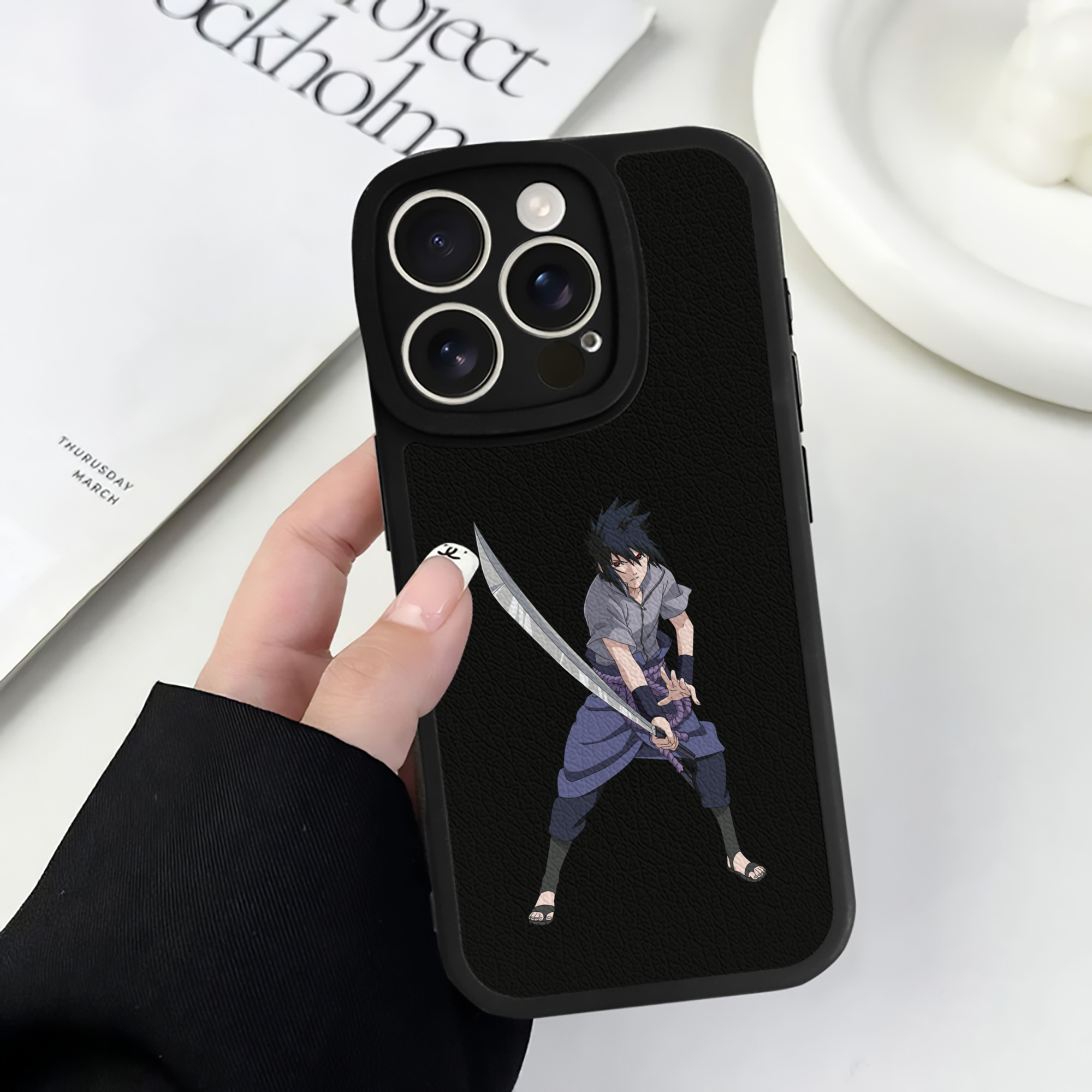 （画像用） NARUTO -ナルト- うちは サスケ Uchiha Sasuke 【iPhone 16シリーズ対応】シリコンスマホケース（レザー調） 材質：シリコン